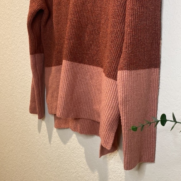 Olive & Oak Color-Block Turtleneck Knit Sweater - Medium - Picture 4 of 8